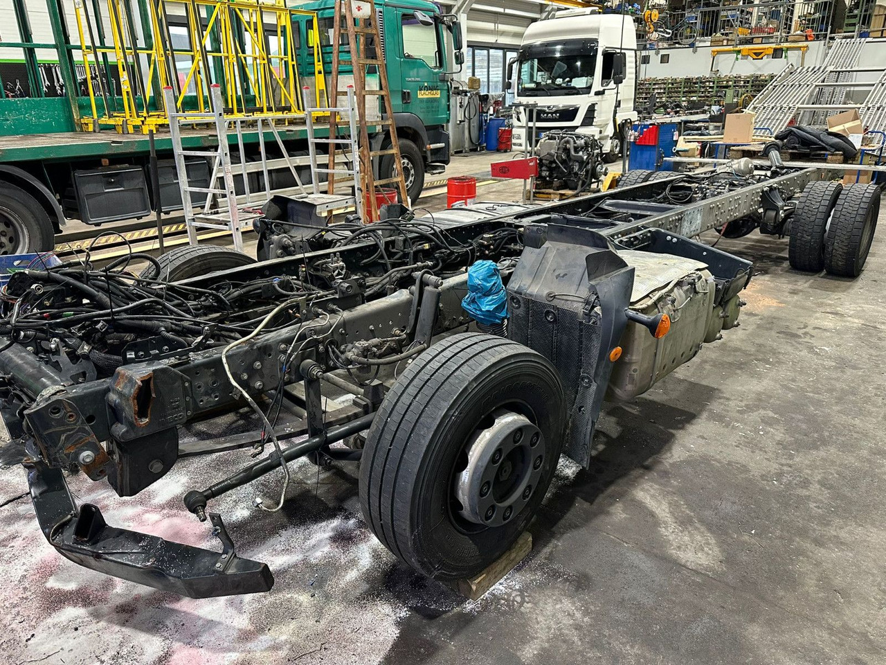 Iveco 110EL25 Unfallchassis ohne Motor/Getriebe - Kamion sa golom šasijom i zatvorenom kabinom: slika 4 Iveco 110EL25 Unfallchassis ohne Motor/Getriebe - Kamion sa golom šasijom i zatvorenom kabinom: slika 4