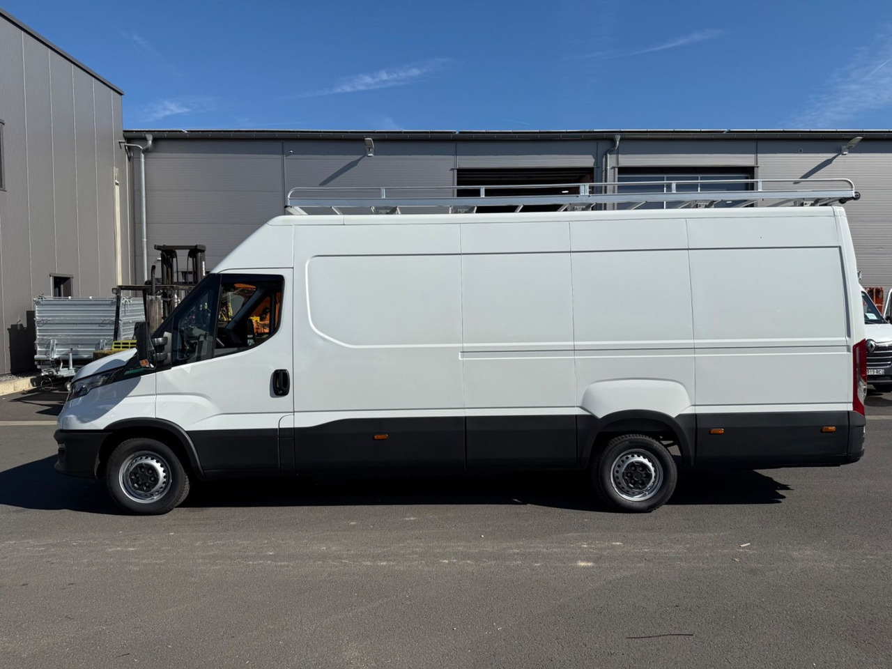 Iveco Daily 35S14 Maxi/CNG/2.700km!/Ahk/LIKE NEW! - Furgon: slika 4 Iveco Daily 35S14 Maxi/CNG/2.700km!/Ahk/LIKE NEW! - Furgon: slika 4