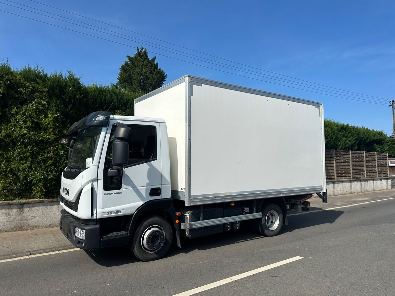 Iveco Eurocargo 75E19/Tüv neu/Koffer/LBW 1000kg/ - Dostavno vozilo sa zatvorenim sandukom: slika 1 Iveco Eurocargo 75E19/Tüv neu/Koffer/LBW 1000kg/ - Dostavno vozilo sa zatvorenim sandukom: slika 1