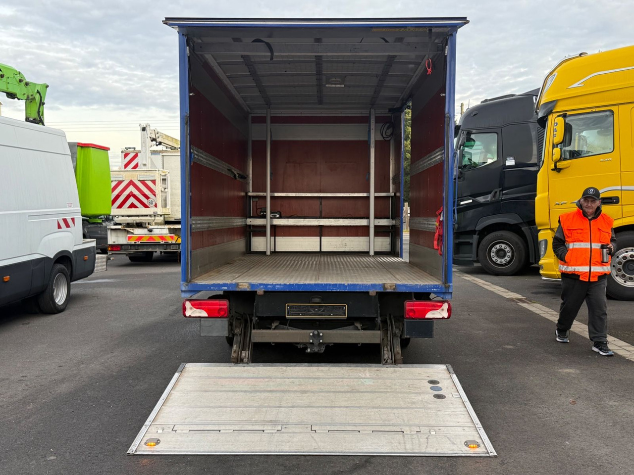 Mercedes-Benz Sprinter II 513 cdi Koffer, Lbw, Ahk, Winde - Dostavno vozilo sa zatvorenim sandukom: slika 5 Mercedes-Benz Sprinter II 513 cdi Koffer, Lbw, Ahk, Winde - Dostavno vozilo sa zatvorenim sandukom: slika 5