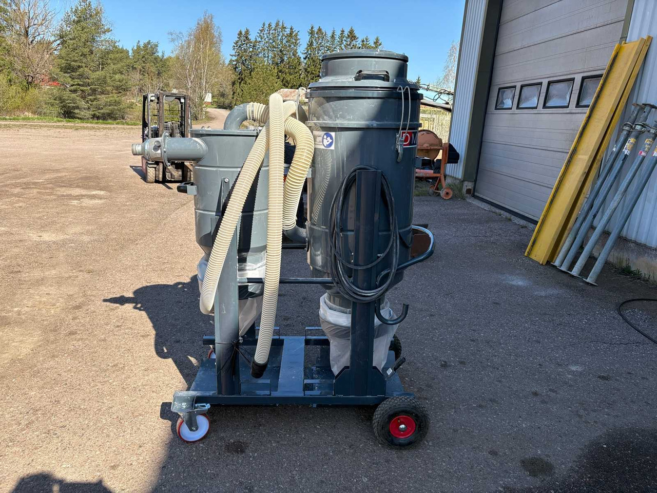 Industrial vacuum cleaner Delfin DM3 - Industrijski usisivač: slika 1 Industrial vacuum cleaner Delfin DM3 - Industrijski usisivač: slika 1