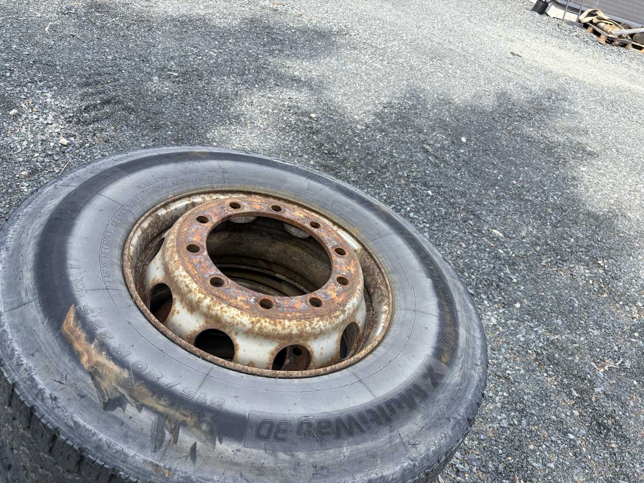 Michelin X multiway 30 truck tyres and rims 4 pcs - Guma za Kamion: slika 5 Michelin X multiway 30 truck tyres and rims 4 pcs - Guma za Kamion: slika 5