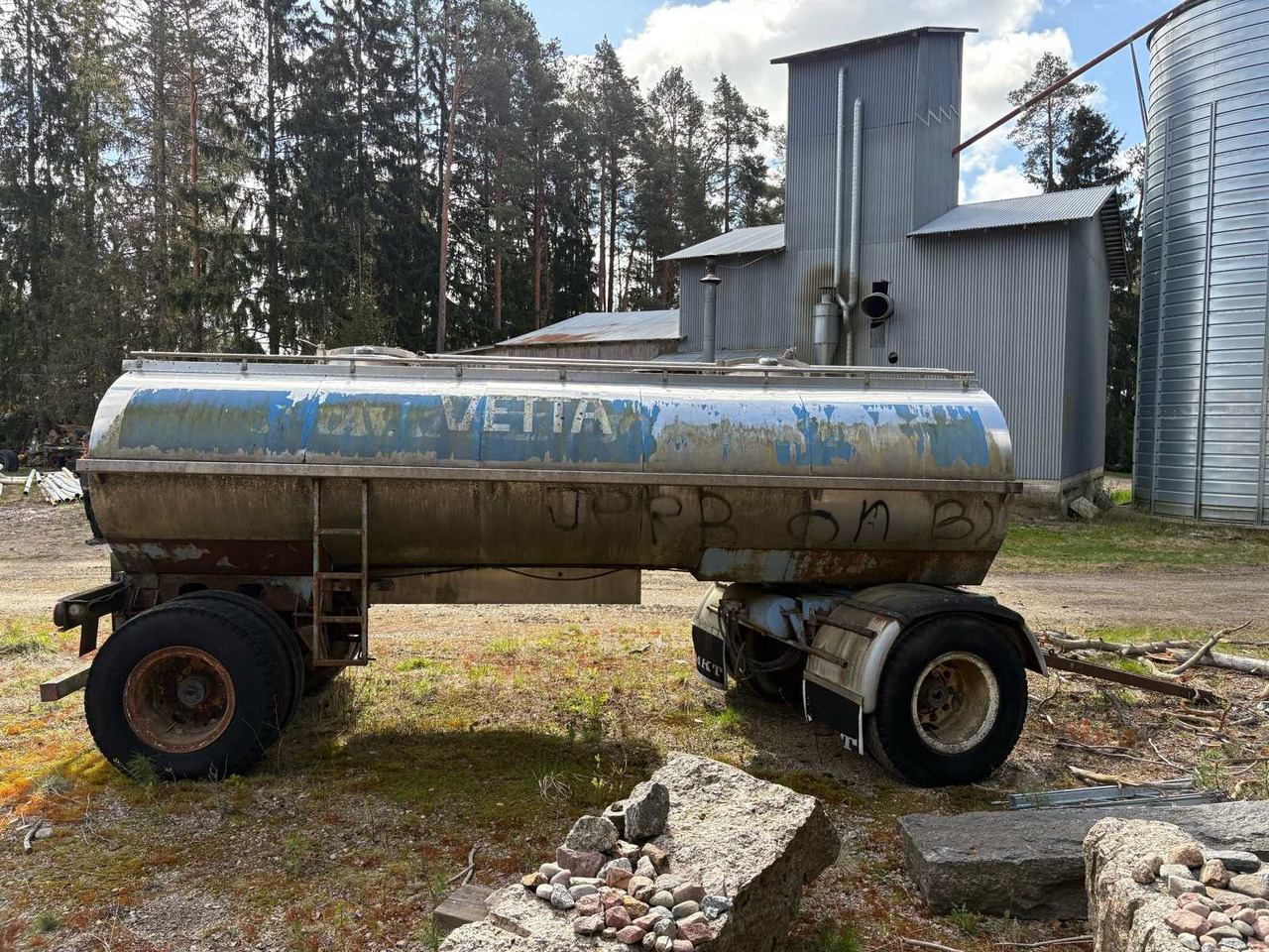 Tank trailer 10000L - Prikolica cisterna: slika 4 Tank trailer 10000L - Prikolica cisterna: slika 4