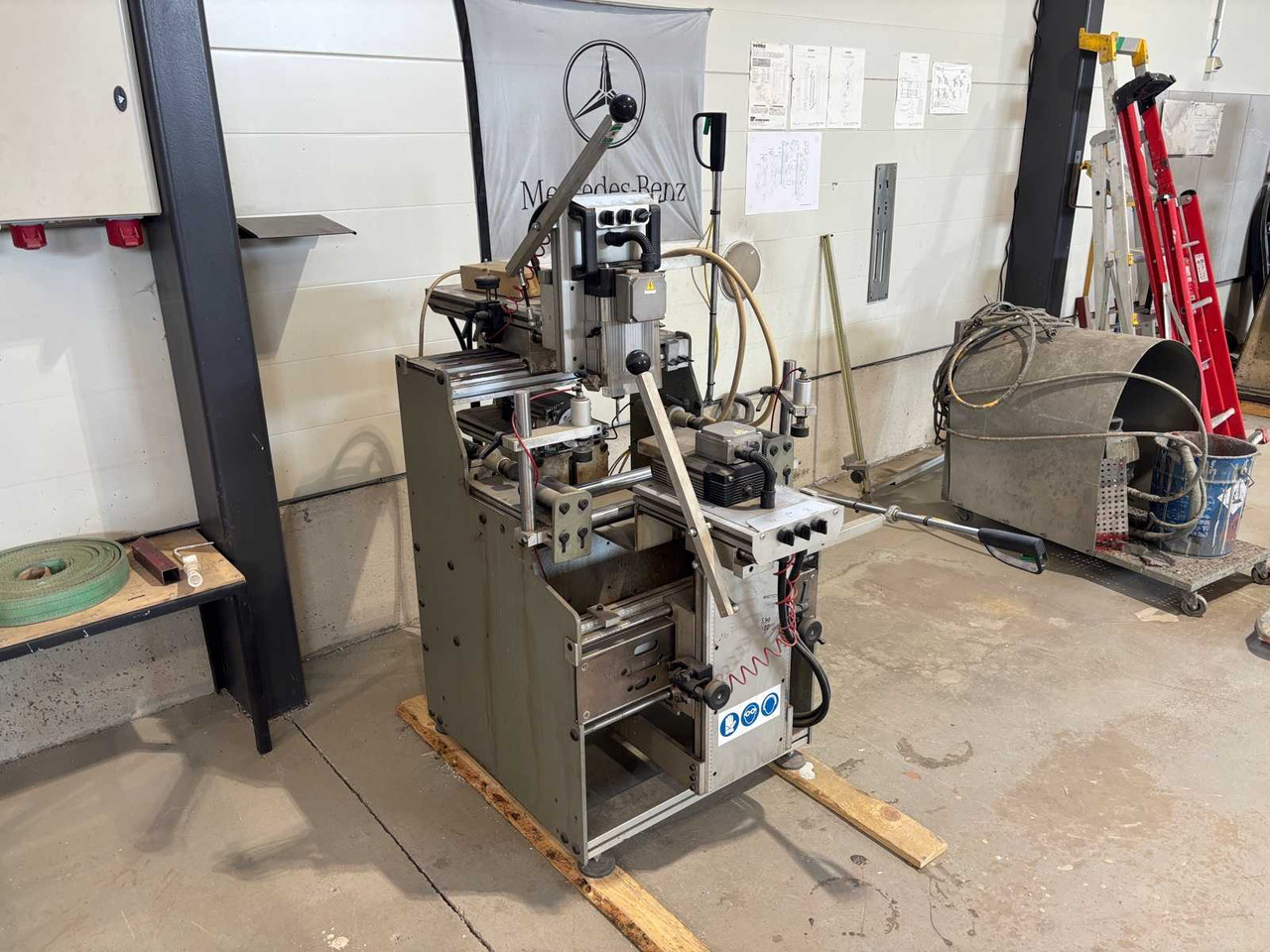Three-spindle copy milling cutter P macchine s.r.l 03P - Glodalica za metal: slika 2 Three-spindle copy milling cutter P macchine s.r.l 03P - Glodalica za metal: slika 2