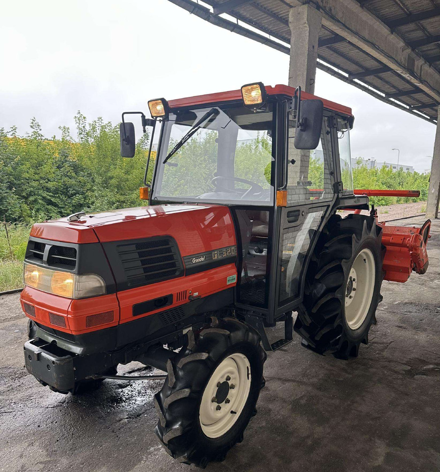 Kubota 320 - Traktor: slika 2 Kubota 320 - Traktor: slika 2