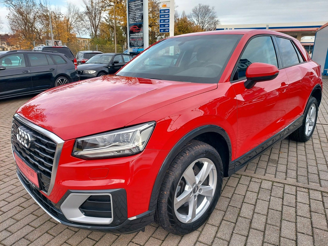 Audi Q2 40 TFSI quattro sport LED Leder Kamera AHK - SUVSUV: slika 5 Audi Q2 40 TFSI quattro sport LED Leder Kamera AHK - SUVSUV: slika 5