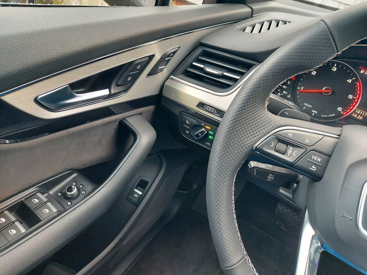 SUVSUV Audi Q7 3.0 TDI quattro S-Line Pano Alcantara AHK: slika 16 SUVSUV Audi Q7 3.0 TDI quattro S-Line Pano Alcantara AHK: slika 16