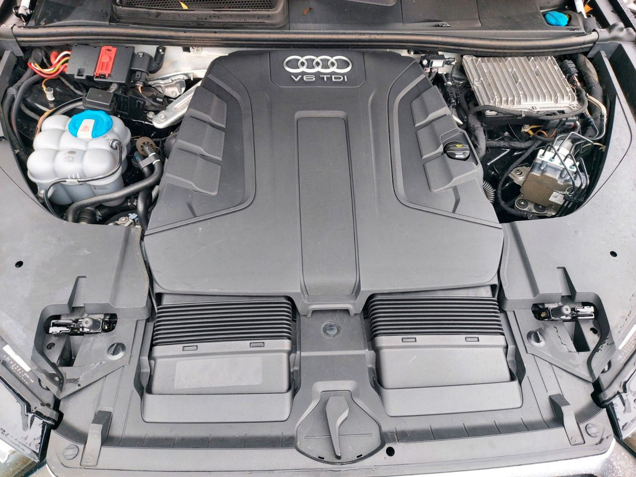 SUVSUV Audi Q7 3.0 TDI quattro S-Line Pano Alcantara AHK: slika 32 SUVSUV Audi Q7 3.0 TDI quattro S-Line Pano Alcantara AHK: slika 32