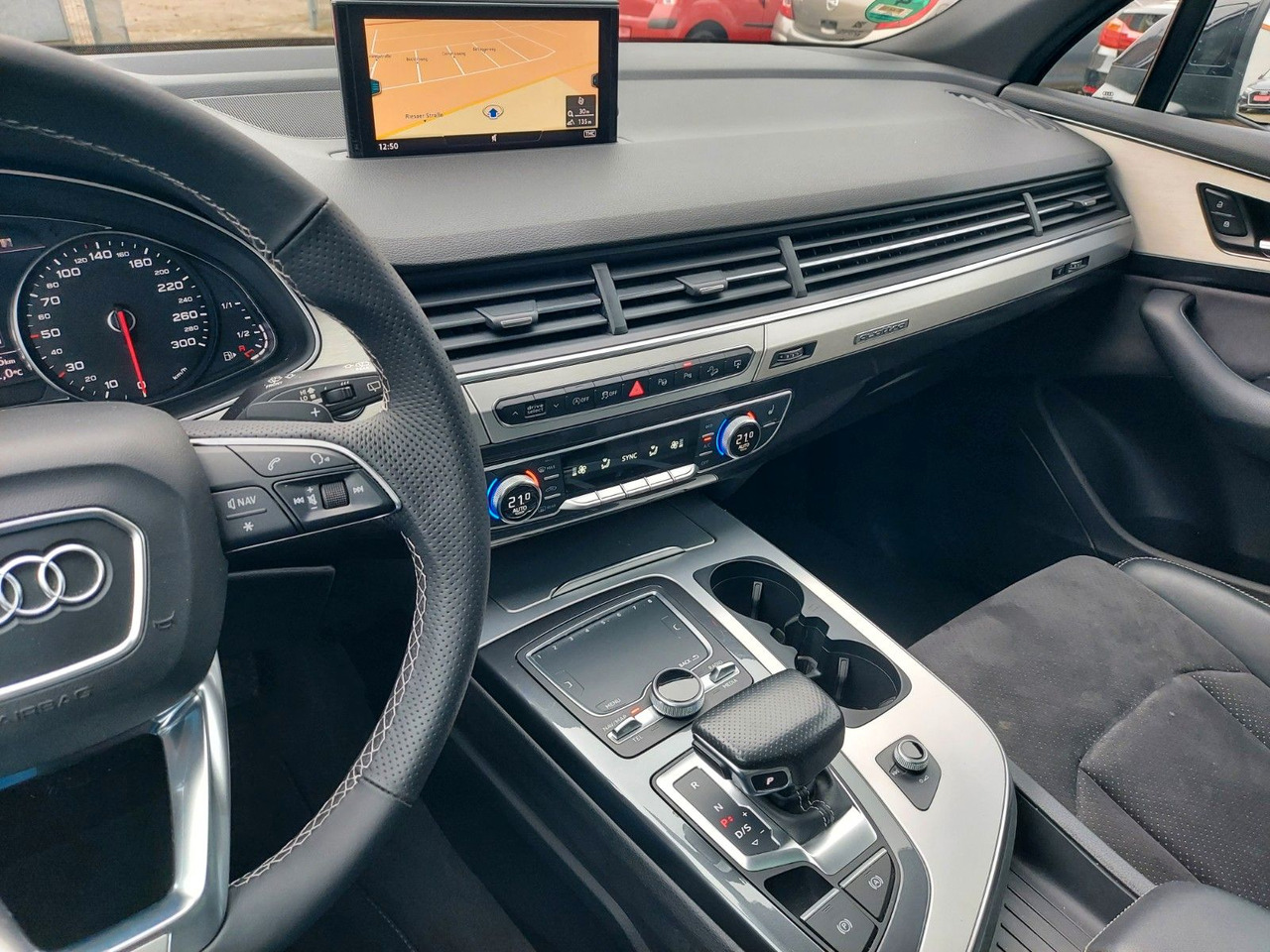 SUVSUV Audi Q7 3.0 TDI quattro S-Line Pano Alcantara AHK: slika 13 SUVSUV Audi Q7 3.0 TDI quattro S-Line Pano Alcantara AHK: slika 13