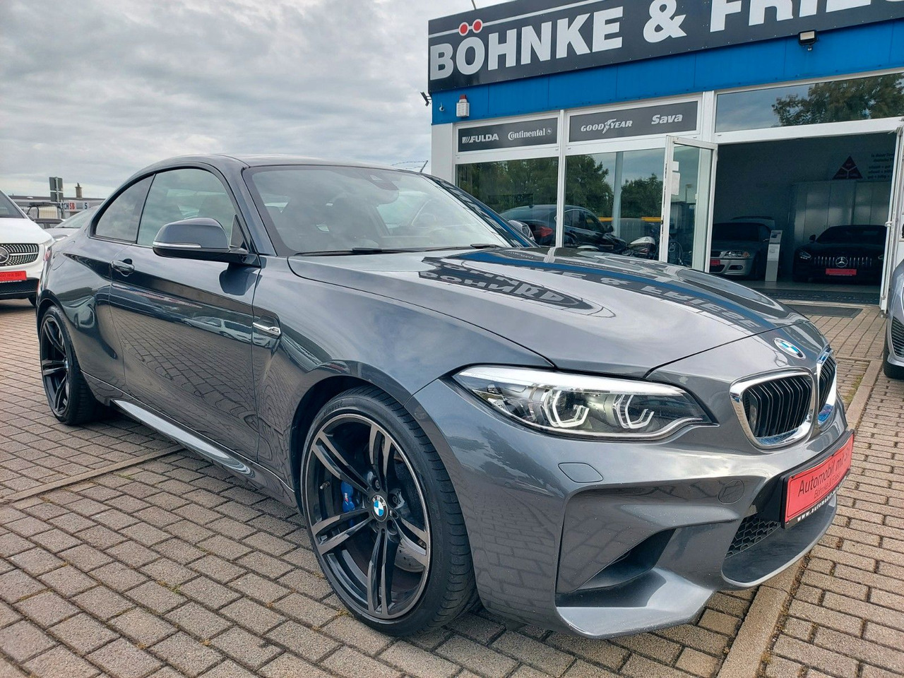BMW M2 Baureihe M2 Coupe Autom. H&K DAB Kamera - Coupe: slika 1 BMW M2 Baureihe M2 Coupe Autom. H&K DAB Kamera - Coupe: slika 1