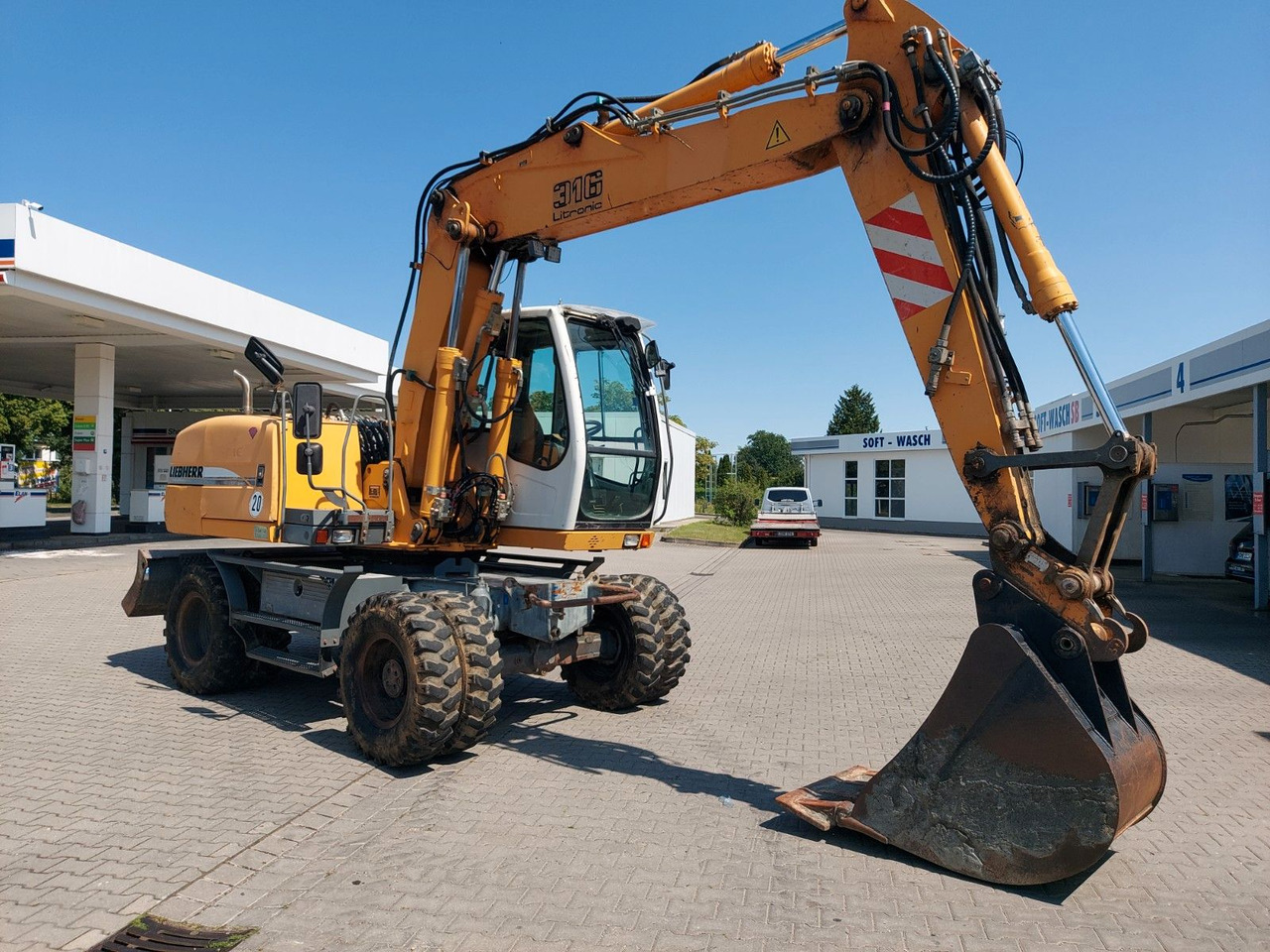 Liebherr A 316 LITRONIC TL + 2005 DEUTZ 13400 STD. Liebherr A 316 LITRONIC TL + 2005 DEUTZ 13400 STD. - Bager točkaš: slika 3 Liebherr A 316 LITRONIC TL + 2005 DEUTZ 13400 STD. Liebherr A 316 LITRONIC TL + 2005 DEUTZ 13400 STD. - Bager točkaš: slika 3