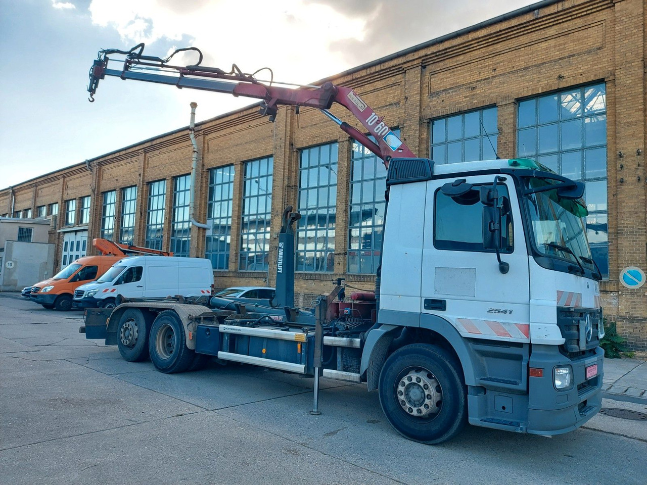 Mercedes-Benz Actros 6-Zyl. 2541 HMF KRAN ABROLLKIPPER - Kamion sa hidrauličnom kukom, Kamion sa dizalicom: slika 1 Mercedes-Benz Actros 6-Zyl. 2541 HMF KRAN ABROLLKIPPER - Kamion sa hidrauličnom kukom, Kamion sa dizalicom: slika 1