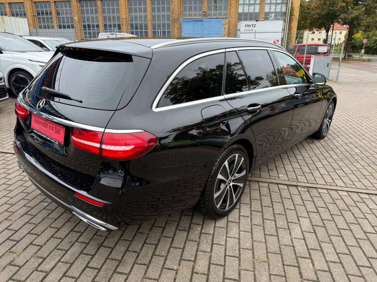 Mercedes-Benz E -Klasse T-Modell E 300 de LED NAVI ACC TEILLED - Karavan: slika 4 Mercedes-Benz E -Klasse T-Modell E 300 de LED NAVI ACC TEILLED - Karavan: slika 4