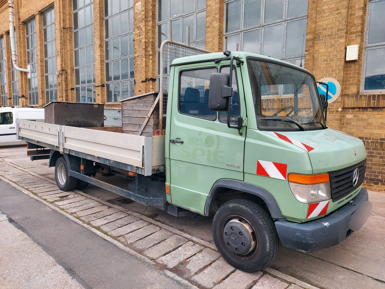 Mercedes-Benz Vario 613D Pritsche lang extralang - Dostavno vozilo sa otvorenom sandukom: slika 1 Mercedes-Benz Vario 613D Pritsche lang extralang - Dostavno vozilo sa otvorenom sandukom: slika 1