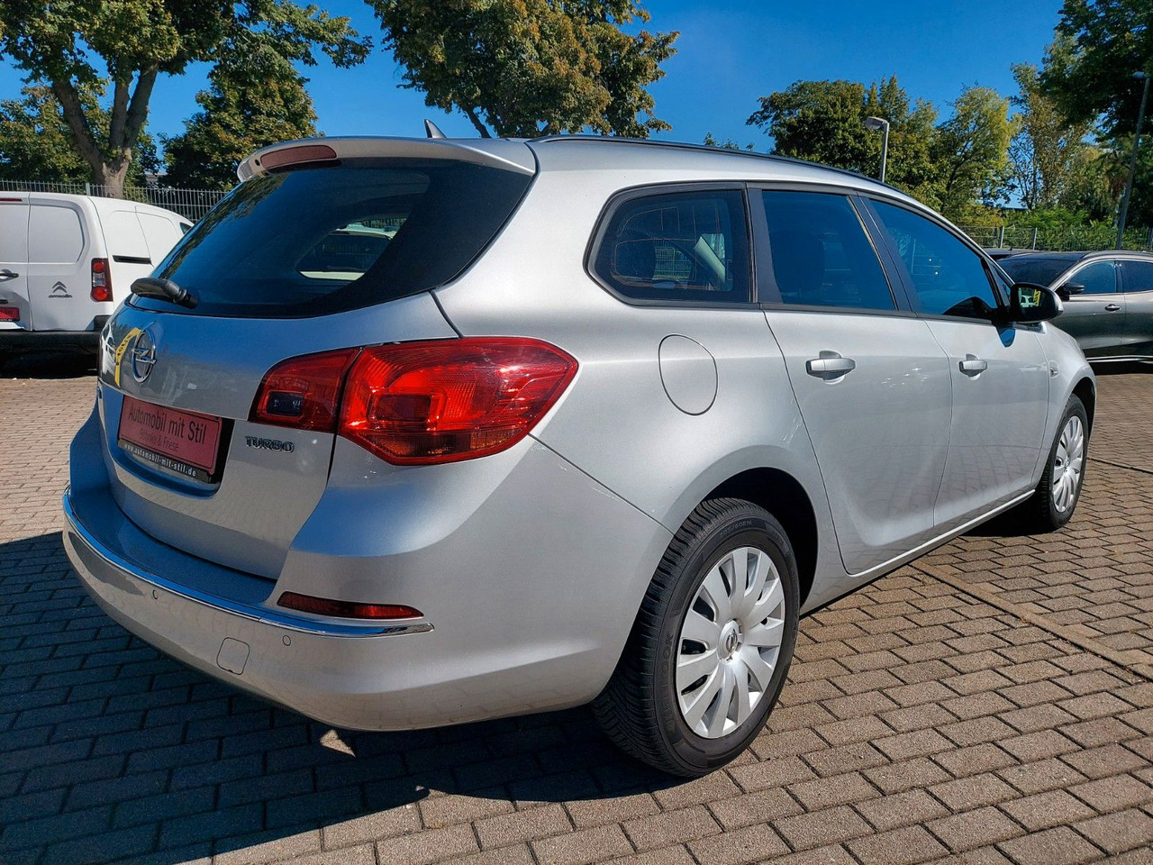 Opel Astra J Sports Tourer Navi Klima Sitzheizung - Karavan: slika 4 Opel Astra J Sports Tourer Navi Klima Sitzheizung - Karavan: slika 4