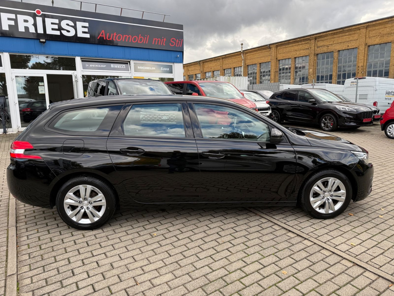 Peugeot 308 SW Active TEMPOMAT NAVI KLIMAA NAVI - Karavan: slika 3 Peugeot 308 SW Active TEMPOMAT NAVI KLIMAA NAVI - Karavan: slika 3