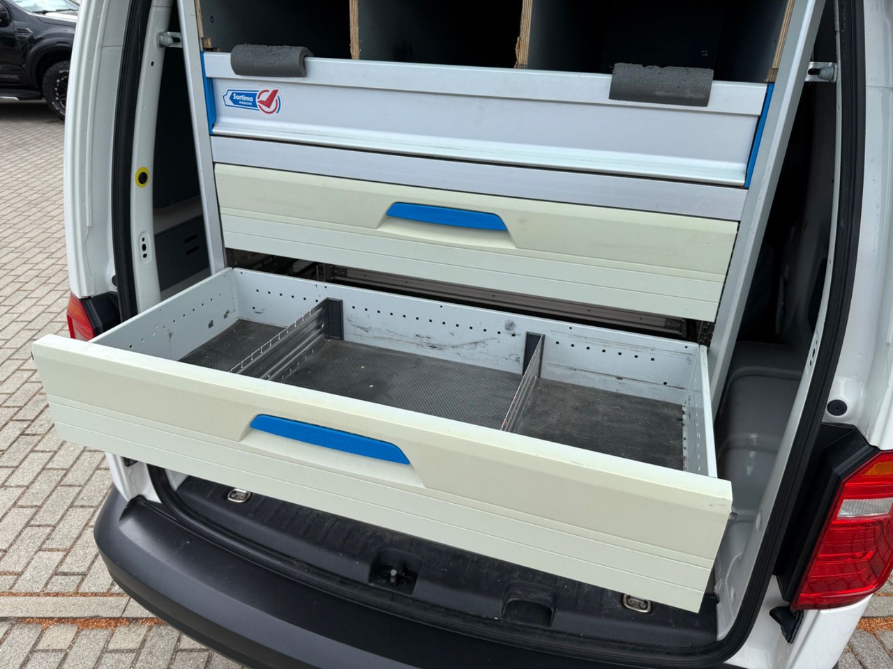 Putnički kombi Volkswagen Caddy Nfz Kasten 4Motion KLIMA NAVI 10/25 TÜV: slika 11 Putnički kombi Volkswagen Caddy Nfz Kasten 4Motion KLIMA NAVI 10/25 TÜV: slika 11