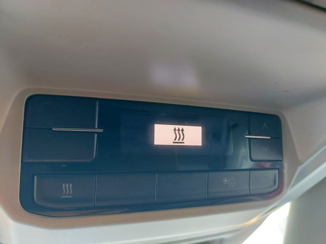 Volkswagen Crafter Kasten 35 lang Hochdach 4MOTION Maxi - Putnički kombi: slika 3 Volkswagen Crafter Kasten 35 lang Hochdach 4MOTION Maxi - Putnički kombi: slika 3