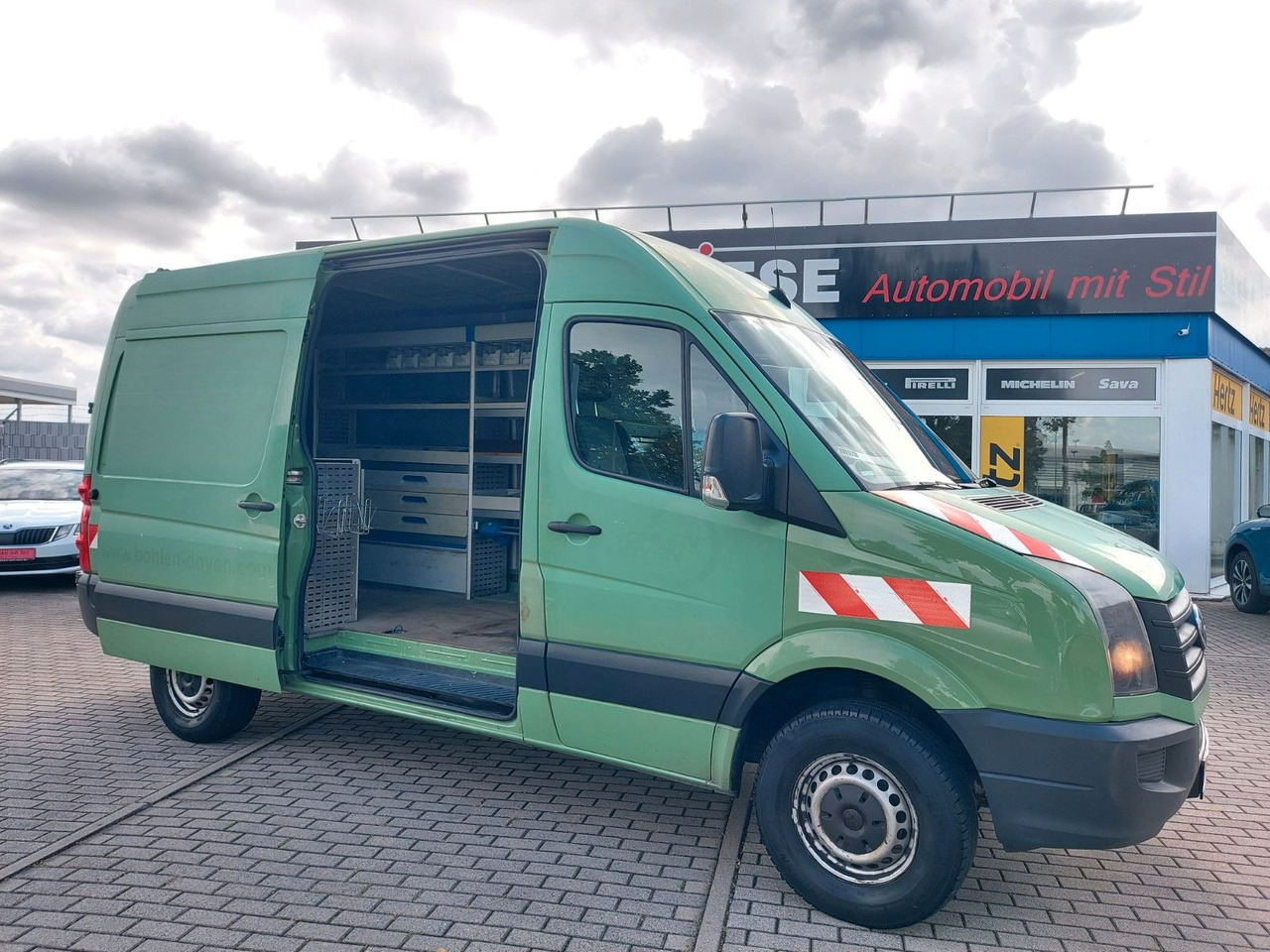 Volkswagen Crafter Kasten 35 mittel L2H2 Hochdach Klima AHK - Furgon: slika 1 Volkswagen Crafter Kasten 35 mittel L2H2 Hochdach Klima AHK - Furgon: slika 1