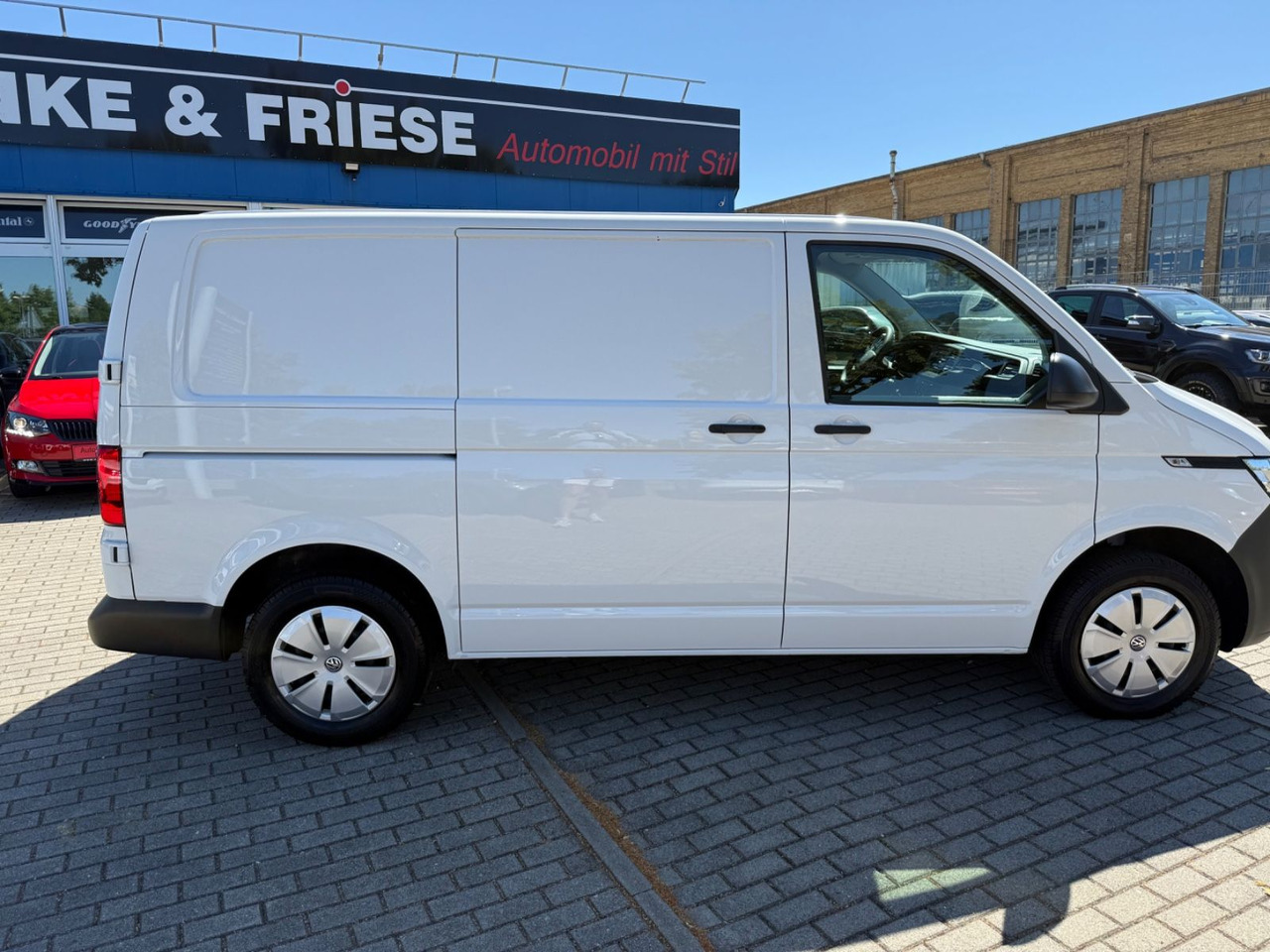 Volkswagen T6 Transporter KAMERA REGAL EINBAUTEN KLIMA - Putnički kombi: slika 3 Volkswagen T6 Transporter KAMERA REGAL EINBAUTEN KLIMA - Putnički kombi: slika 3
