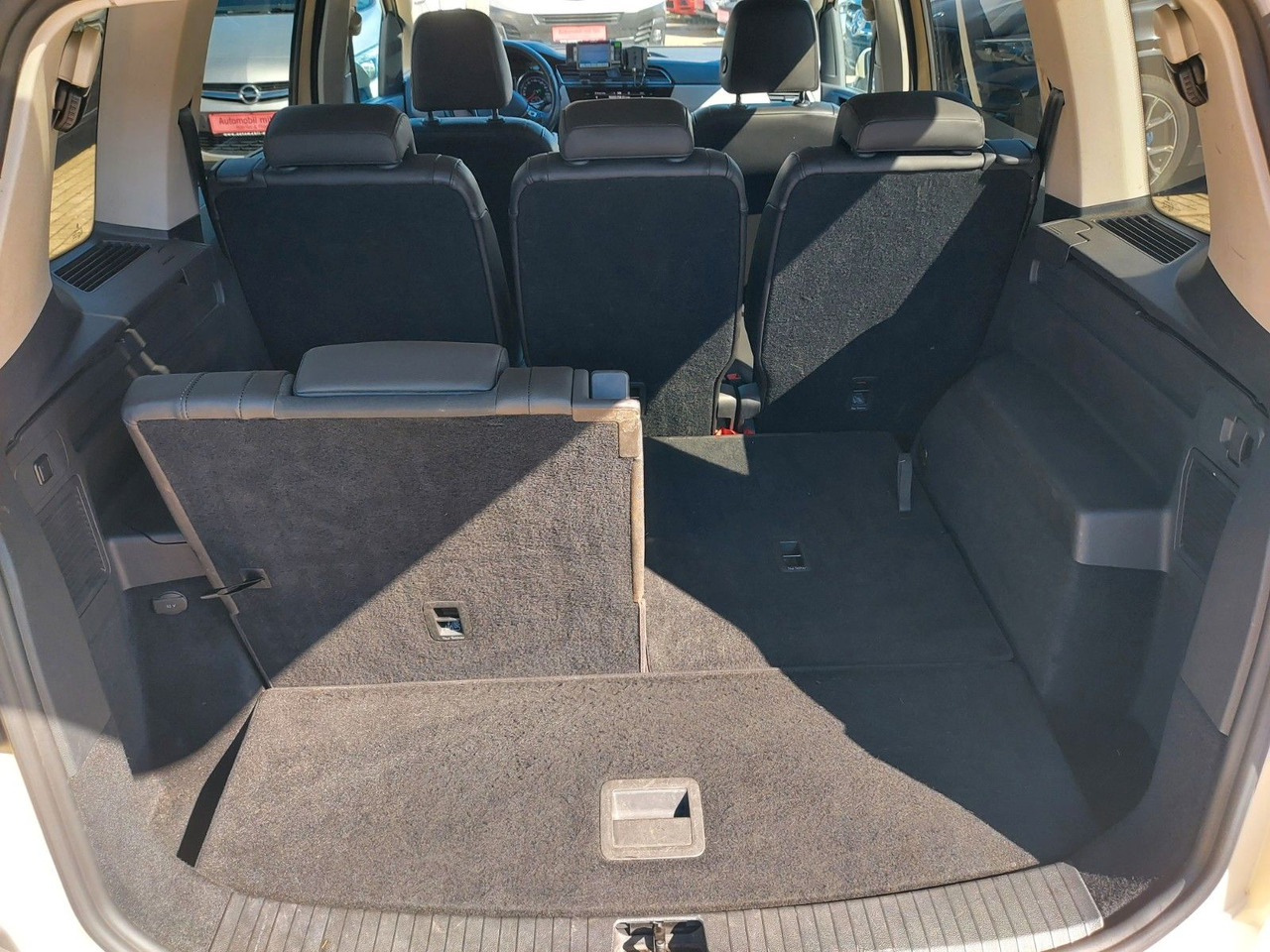 Volkswagen Touran 2.0 TDI DSG 7 Sitze DAB Navi Cam Taxi - Putnički kombi: slika 2 Volkswagen Touran 2.0 TDI DSG 7 Sitze DAB Navi Cam Taxi - Putnički kombi: slika 2