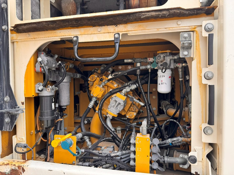 Bager guseničar Caterpillar 324 E NVT: slika 20