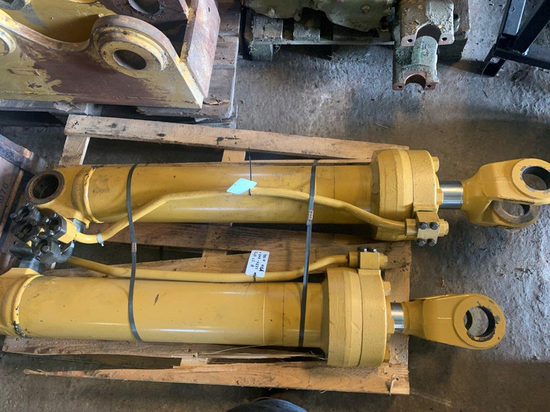 Caterpillar 950H Lifting cylinder OEM 2424272 - Hidraulika: slika 1 Caterpillar 950H Lifting cylinder OEM 2424272 - Hidraulika: slika 1