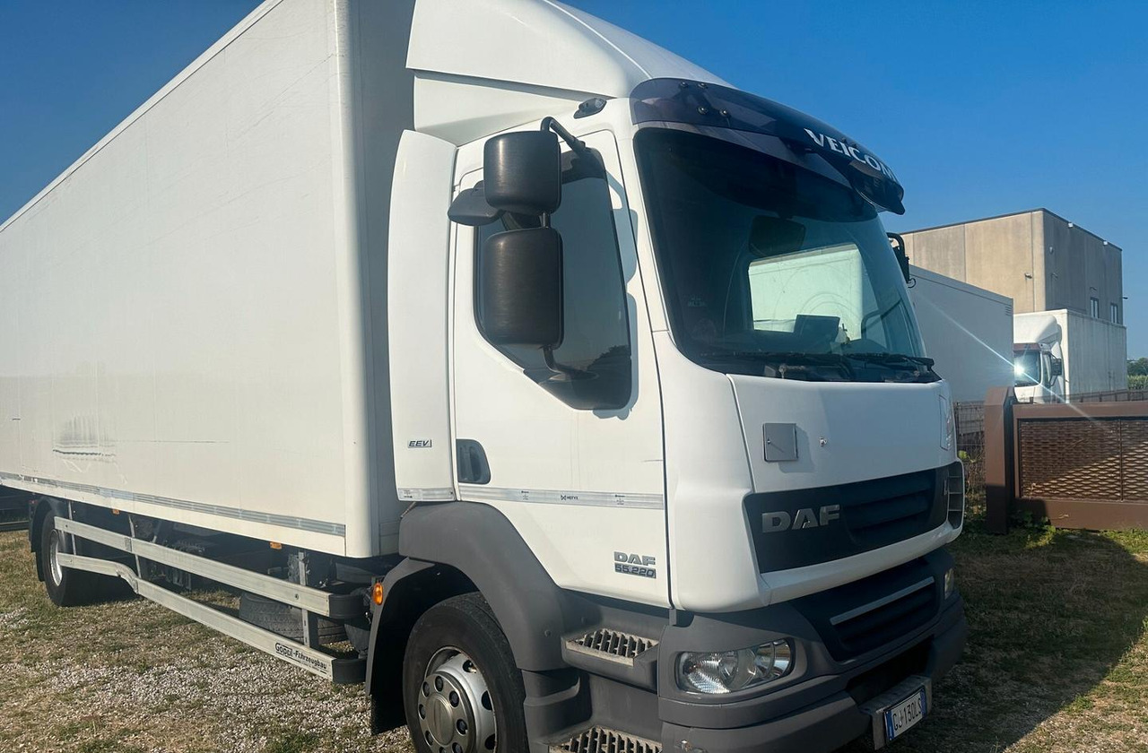 DAF LF 55.220 FURGONE 8 MT. - Kamion sa zatvorenim sandukom: slika 2 DAF LF 55.220 FURGONE 8 MT. - Kamion sa zatvorenim sandukom: slika 2