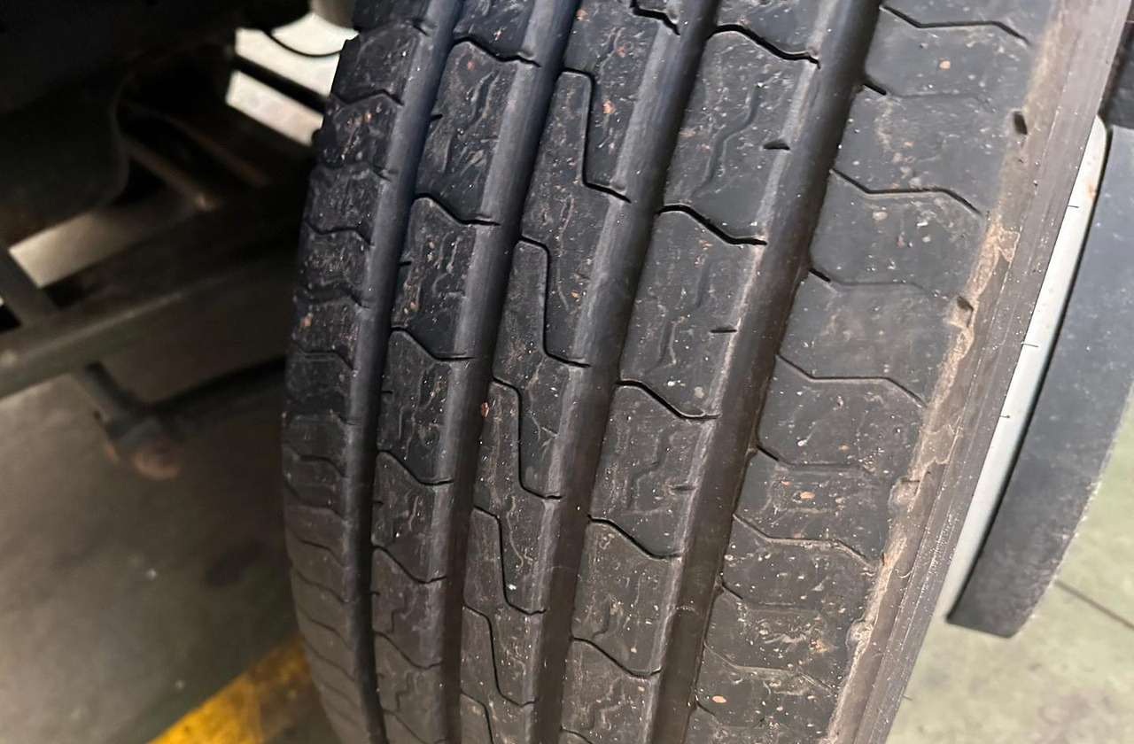Kamion sa ceradom Iveco 140e28 euro 6 centina e sponda: slika 9