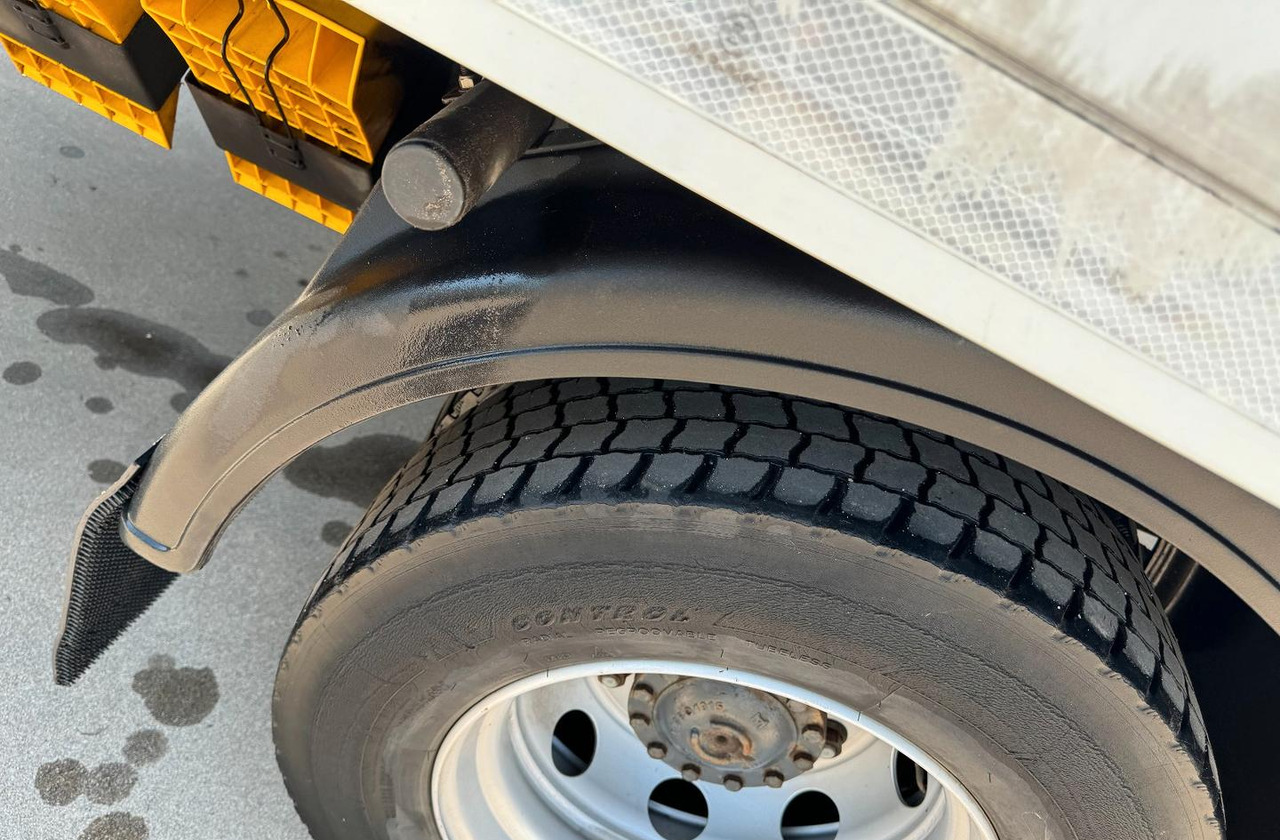 Kamion sa zatvorenim sandukom Iveco: slika 11