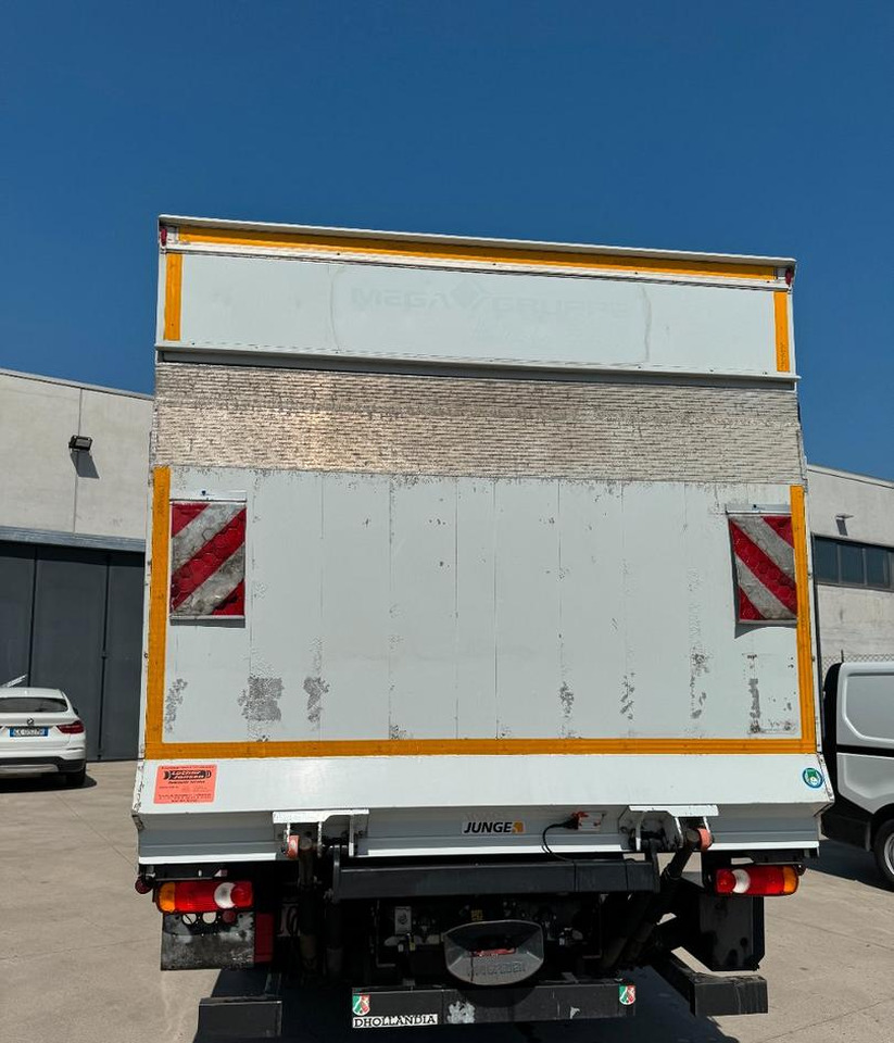 Kamion sa zatvorenim sandukom Iveco: slika 18
