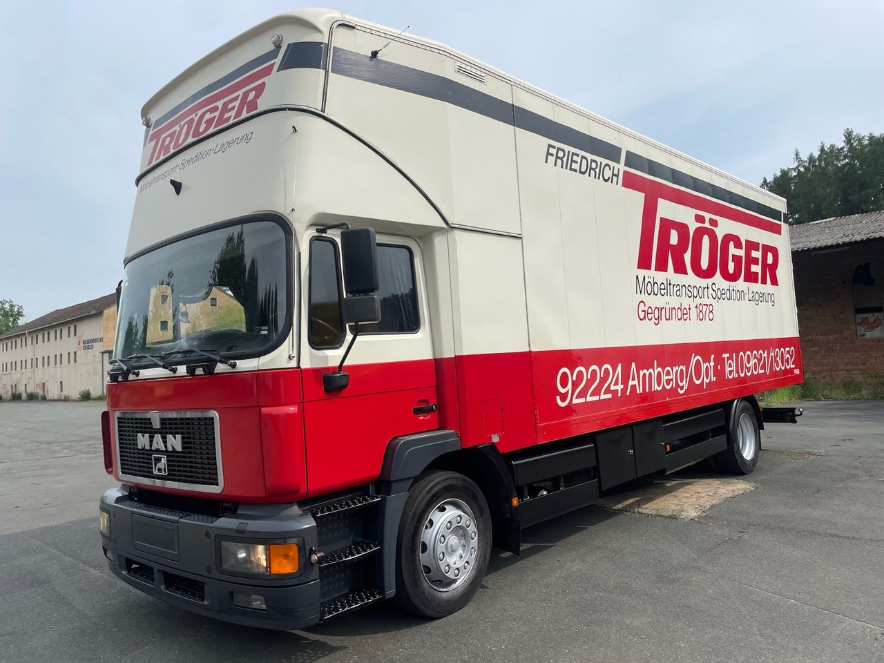 MAN 18.264 M40 Wohnmobil/4xBett/AC/Standheizung/EU2 - Kamion sa zatvorenim sandukom: slika 3 MAN 18.264 M40 Wohnmobil/4xBett/AC/Standheizung/EU2 - Kamion sa zatvorenim sandukom: slika 3