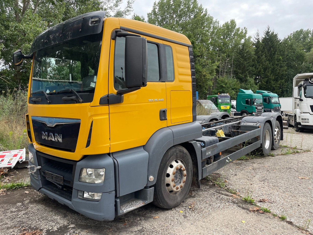 MAN TGS 26.440 6x2-4 LL Chassis/KURBELWELLE DEFEKT - Kamion sa golom šasijom i zatvorenom kabinom: slika 3 MAN TGS 26.440 6x2-4 LL Chassis/KURBELWELLE DEFEKT - Kamion sa golom šasijom i zatvorenom kabinom: slika 3