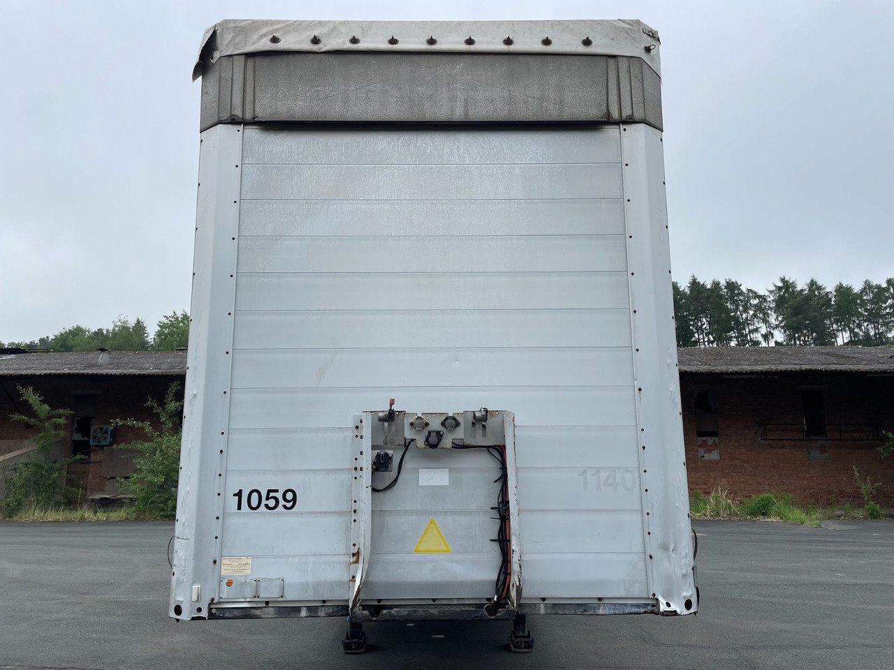 Schmitz Cargobull S01 3-Achs/Pritsche+Plane/13,5m/28100kg-Nutzlast - Poluprikolica sa ceradom: slika 2 Schmitz Cargobull S01 3-Achs/Pritsche+Plane/13,5m/28100kg-Nutzlast - Poluprikolica sa ceradom: slika 2