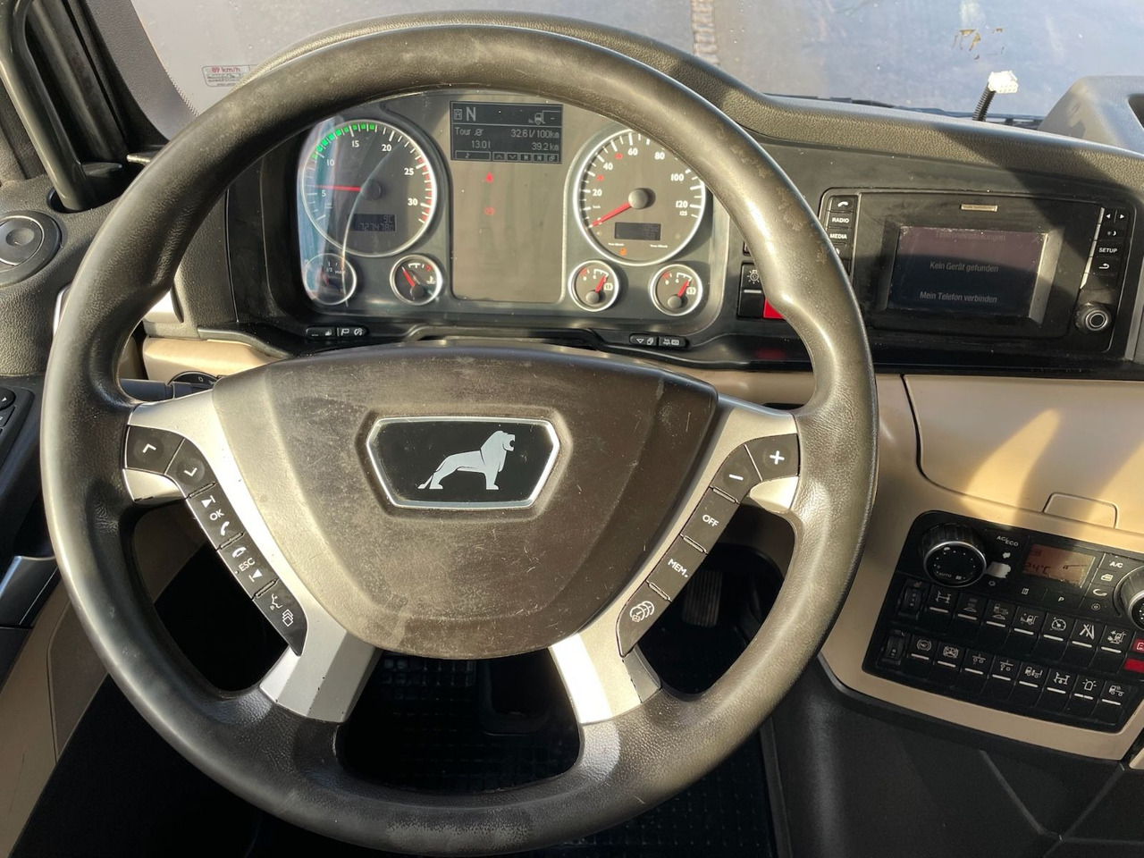 Tegljač MAN TGX 18.500 4x2 BLS/Retarder/StandAC/48t/ACC/EU6c: slika 13 Tegljač MAN TGX 18.500 4x2 BLS/Retarder/StandAC/48t/ACC/EU6c: slika 13