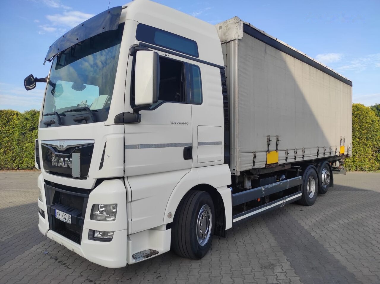 MAN TGX 26.440 - Kamion sa golom šasijom i zatvorenom kabinom: slika 2 MAN TGX 26.440 - Kamion sa golom šasijom i zatvorenom kabinom: slika 2