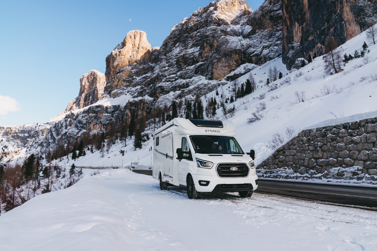 ETRUSCO Etrusco T 7.3 SF - Poluintegrisani kamper: slika 3 ETRUSCO Etrusco T 7.3 SF - Poluintegrisani kamper: slika 3