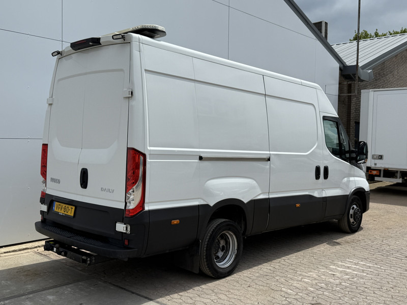 Iveco Daily 35C18 3.0 L2H2 Airco Cruise Control 3,5 Tons Trekhaak 5-26 APK Lucht geveerde stoel - Mali kombi: slika 3 Iveco Daily 35C18 3.0 L2H2 Airco Cruise Control 3,5 Tons Trekhaak 5-26 APK Lucht geveerde stoel - Mali kombi: slika 3