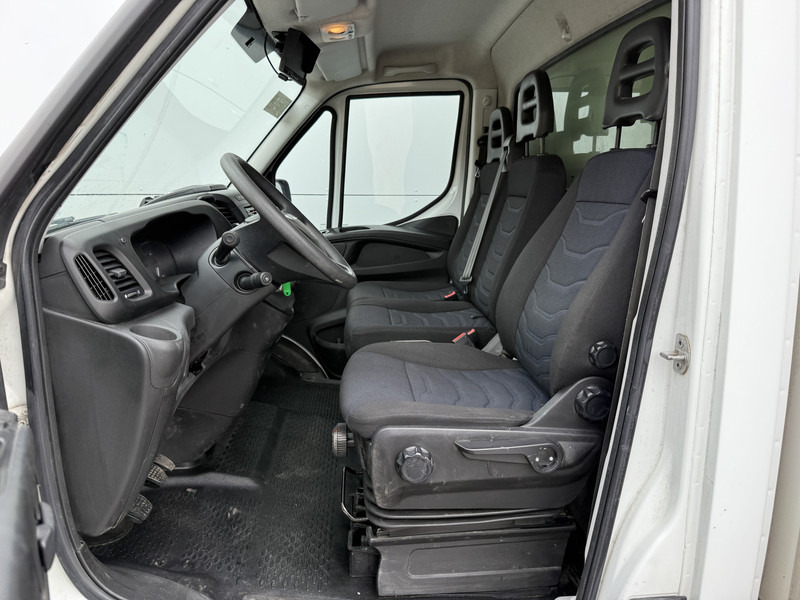 Iveco Daily 35S16 2.3 Bakwagen met achterdeur 3,5t Trekhaak Meubelbak Koffer Airco Cruise Control Camera - Dostavno vozilo sa zatvorenim sandukom: slika 5 Iveco Daily 35S16 2.3 Bakwagen met achterdeur 3,5t Trekhaak Meubelbak Koffer Airco Cruise Control Camera - Dostavno vozilo sa zatvorenim sandukom: slika 5