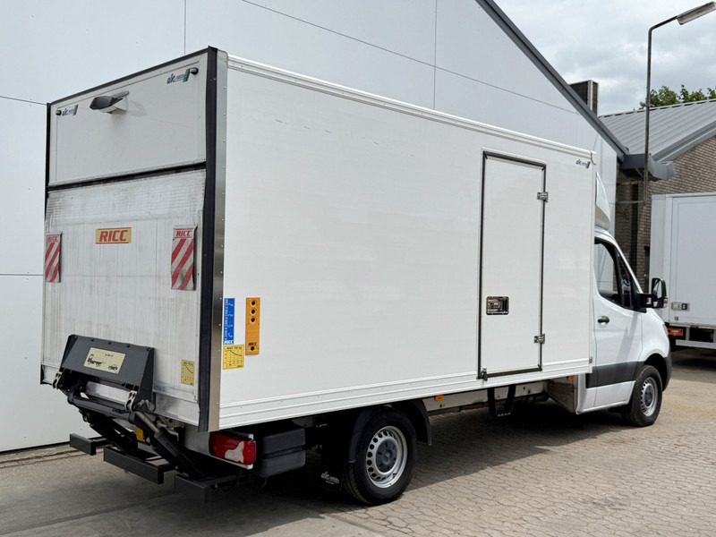 Mercedes-Benz Sprinter 315 1.9 CDI Automaat Laadklep Airco Cruise Control Carplay Bakwagen Meubelbak Koffer - Dostavno vozilo sa zatvorenim sandukom: slika 3 Mercedes-Benz Sprinter 315 1.9 CDI Automaat Laadklep Airco Cruise Control Carplay Bakwagen Meubelbak Koffer - Dostavno vozilo sa zatvorenim sandukom: slika 3