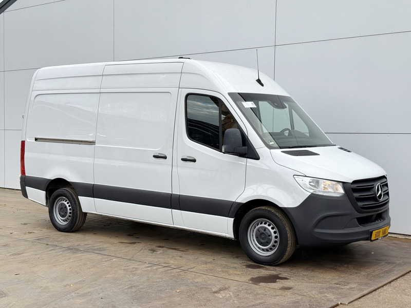 Mercedes-Benz Sprinter 317 1.9 CDI L2H2 Climate Control Cruise Control Camera ESP Lane Assist Trekhaak - Furgon: slika 4 Mercedes-Benz Sprinter 317 1.9 CDI L2H2 Climate Control Cruise Control Camera ESP Lane Assist Trekhaak - Furgon: slika 4