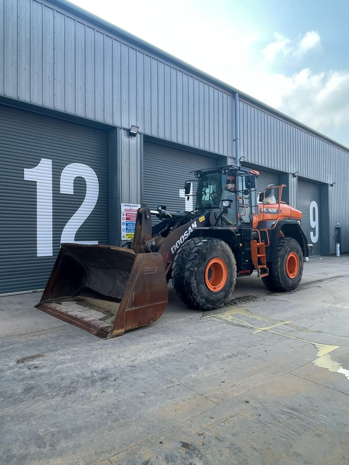 Doosan DL420-7 - Utovarivač točkaš: slika 1 Doosan DL420-7 - Utovarivač točkaš: slika 1