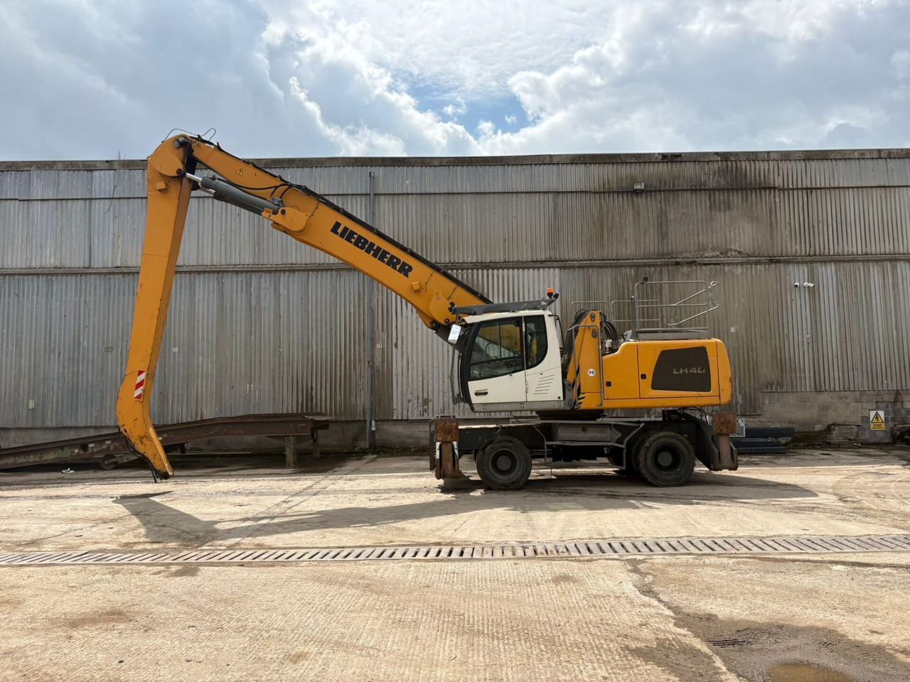 Liebherr LH40M Litronic - Bager za obradu otpada/ Industrije: slika 2 Liebherr LH40M Litronic - Bager za obradu otpada/ Industrije: slika 2