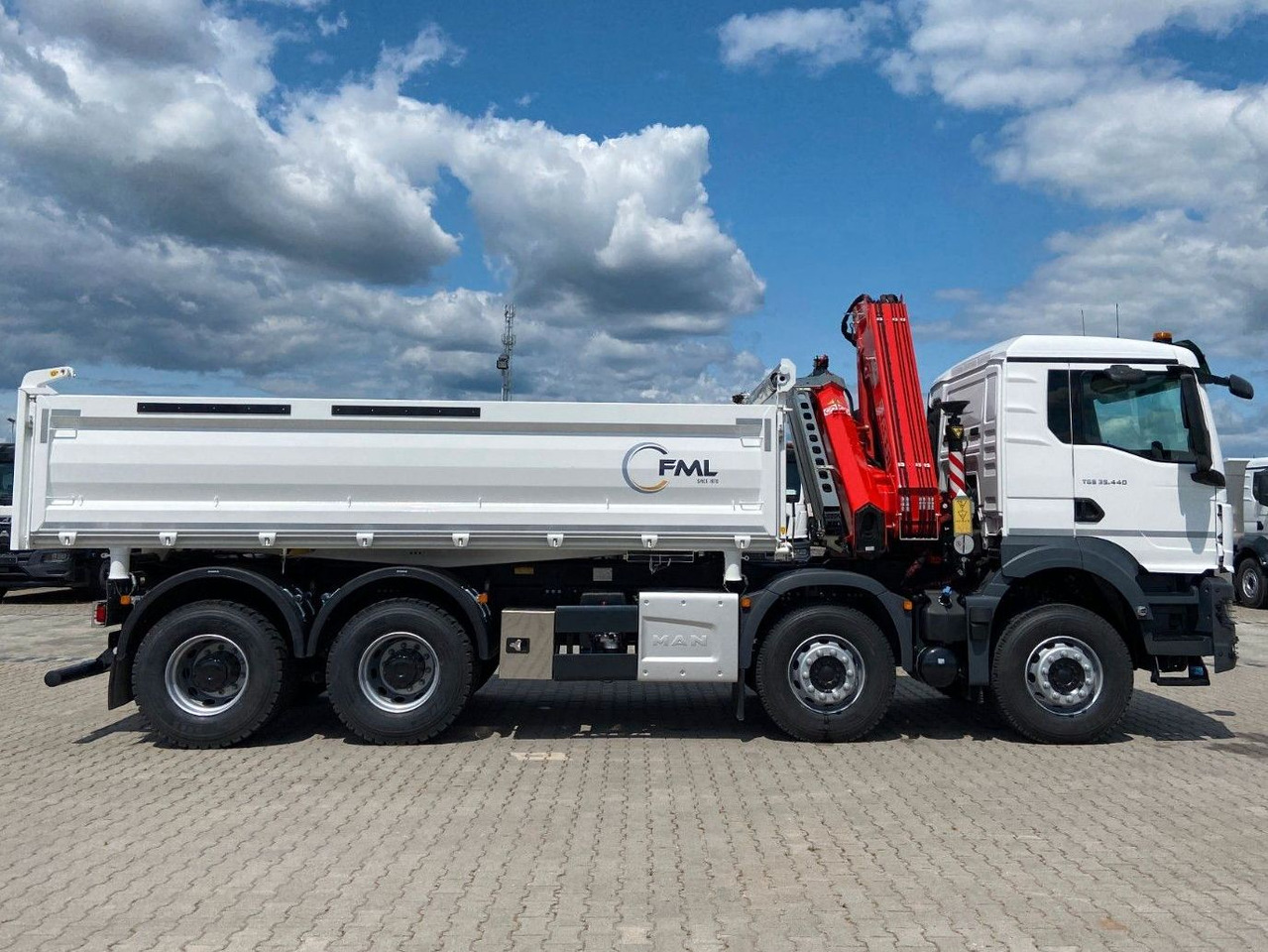 MAN TGS 35.440 DREISEITENKIPPER MIT FASSI F275.026 - Istovarivač, Kamion sa dizalicom: slika 1 MAN TGS 35.440 DREISEITENKIPPER MIT FASSI F275.026 - Istovarivač, Kamion sa dizalicom: slika 1