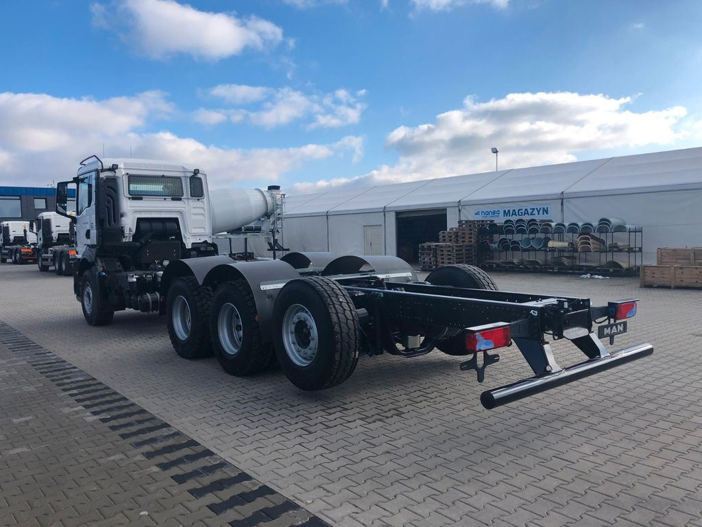 MAN TGS 35.480 8x4 TRIDEM - Kamion sa golom šasijom i zatvorenom kabinom: slika 5 MAN TGS 35.480 8x4 TRIDEM - Kamion sa golom šasijom i zatvorenom kabinom: slika 5