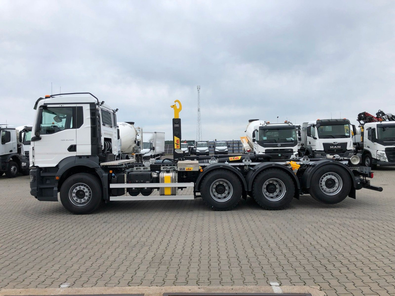 MAN TGS 35.480 TRIDEM HYVA 26-62-SKZ - Kamion sa hidrauličnom kukom: slika 4 MAN TGS 35.480 TRIDEM HYVA 26-62-SKZ - Kamion sa hidrauličnom kukom: slika 4
