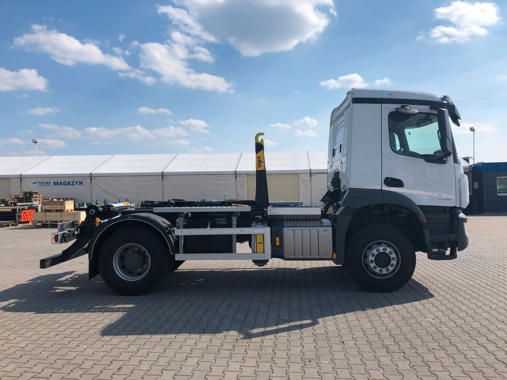 Mercedes-Benz AROCS 2136 Abrollkipper HYVA HKS-12-37-S - Kamion sa hidrauličnom kukom: slika 3 Mercedes-Benz AROCS 2136 Abrollkipper HYVA HKS-12-37-S - Kamion sa hidrauličnom kukom: slika 3