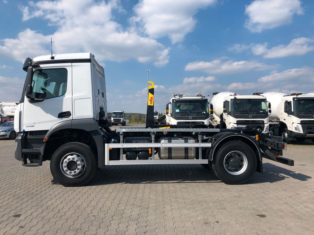 Mercedes-Benz AROCS 2136 Abrollkipper HYVA HKS-12-37-S - Kamion sa hidrauličnom kukom: slika 4 Mercedes-Benz AROCS 2136 Abrollkipper HYVA HKS-12-37-S - Kamion sa hidrauličnom kukom: slika 4