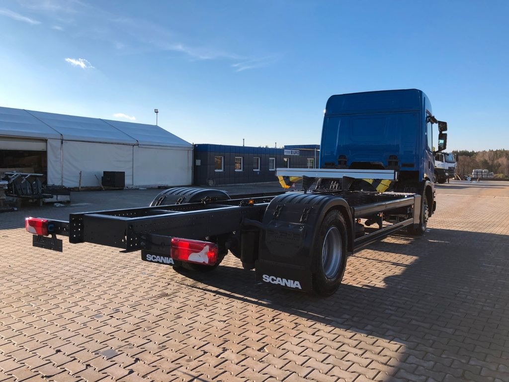 Kamion sa golom šasijom i zatvorenom kabinom novi Scania G360 4x2 EURO 5: slika 6