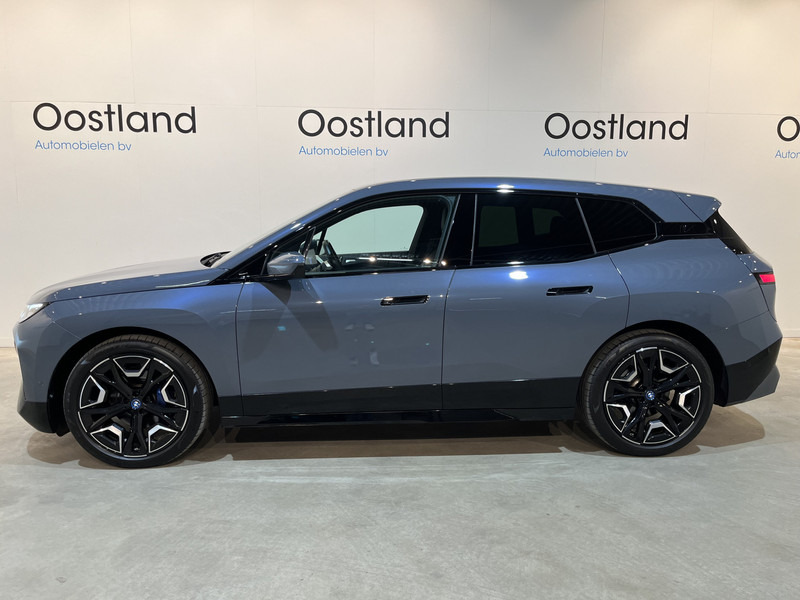 BMW iX xDrive40 High Executive 77 kWh / Luchtvering / Pano / Harman Kardon / Trekhaak / Sportpakket / 27.750 KM !! - SUVSUV: slika 3 BMW iX xDrive40 High Executive 77 kWh / Luchtvering / Pano / Harman Kardon / Trekhaak / Sportpakket / 27.750 KM !! - SUVSUV: slika 3